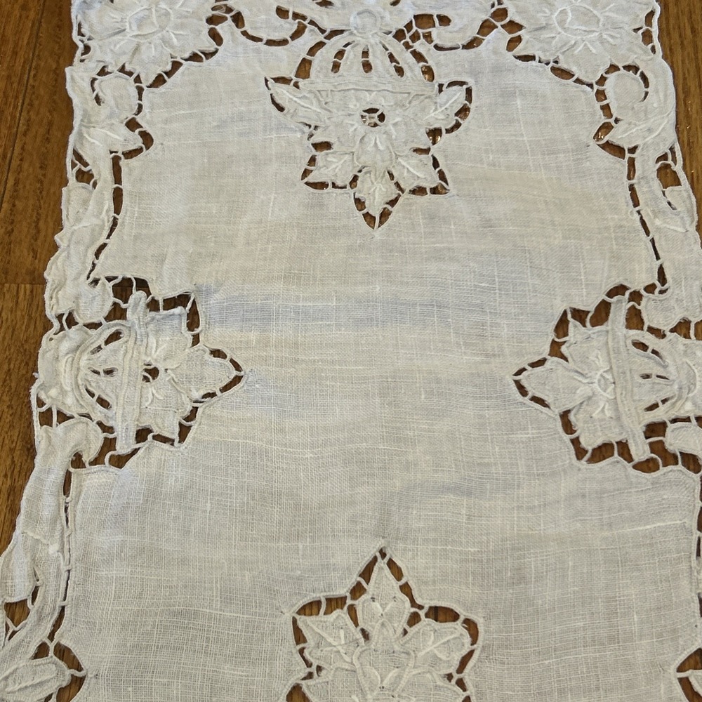 Set / 8 Vintage Tablescape Linens Rectangle Cutwork Embroidery Lace Floral White